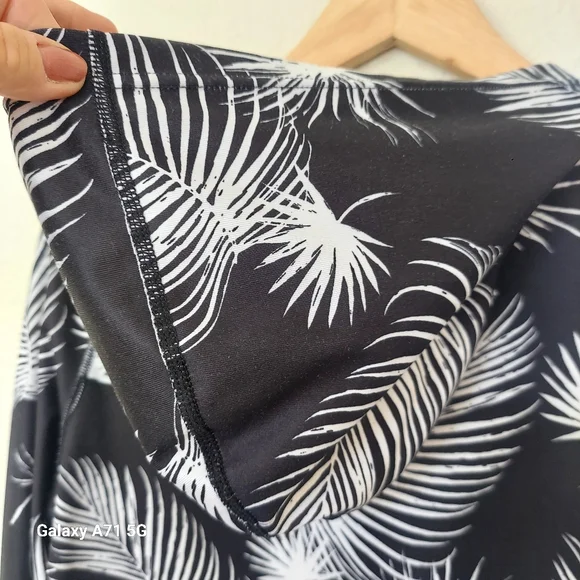 Hurley Womens Full Zip Long Sleeve Hooded Black White Floral Rashguard Sz S - Picture 9 of 16